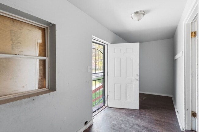 Building Photo - 6913 S Throop St