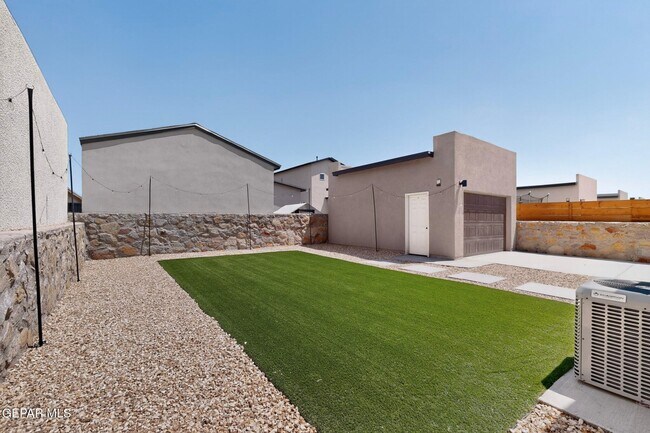 Building Photo - 14321 Chris Zingo Ln