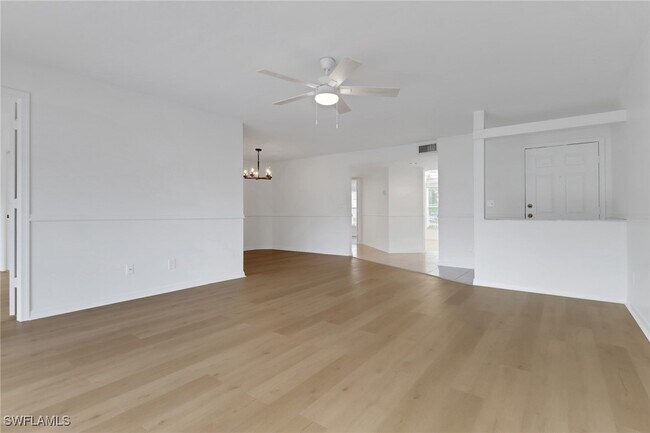 Building Photo - 9836 Luna Cir