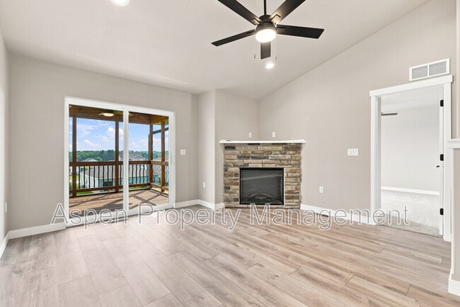 Building Photo - 3165 Lampe Ln