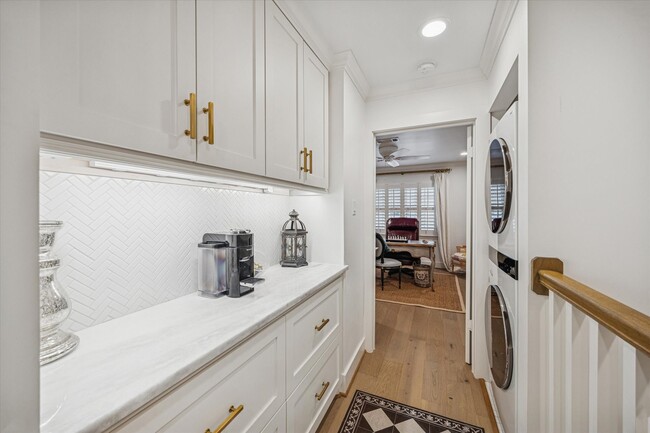 Building Photo - 5822 Doliver Dr