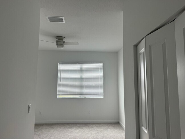 Building Photo - 4663 Hollister Ave