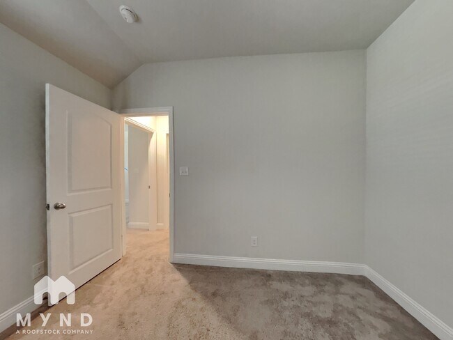Building Photo - 5568 Kilmer Dr