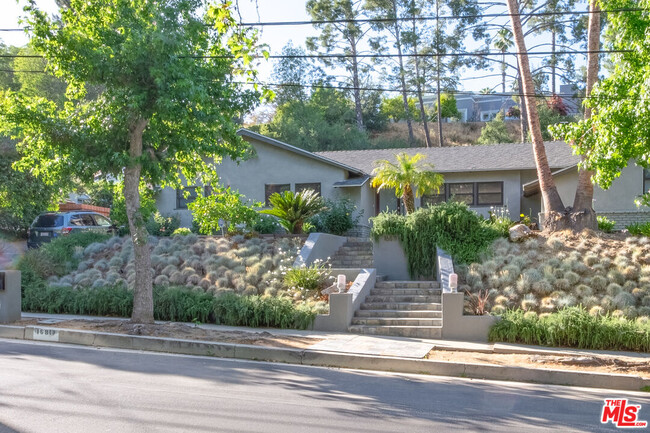 Building Photo - 16811 Escalon Dr