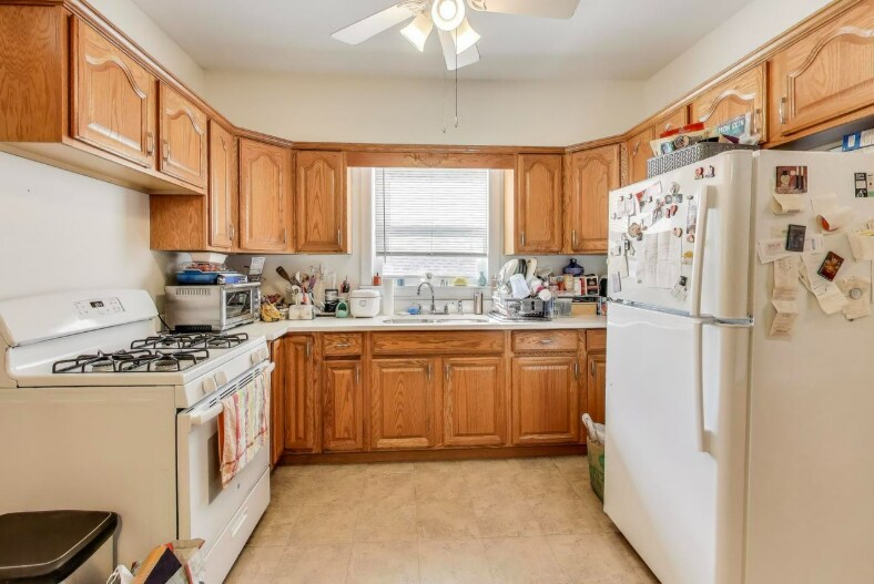 Building Photo - 2433 W Dakin St