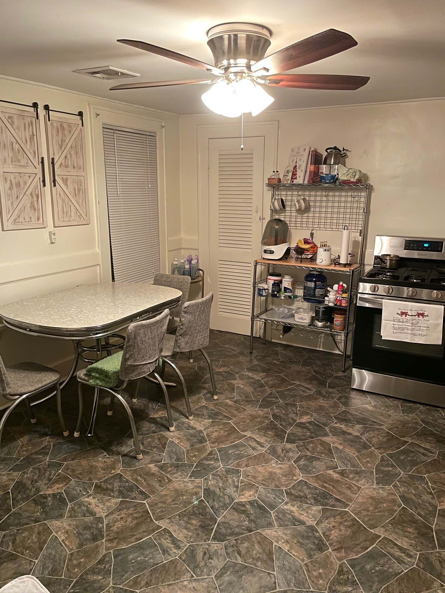 Kitchen - 47 Nichols Ave