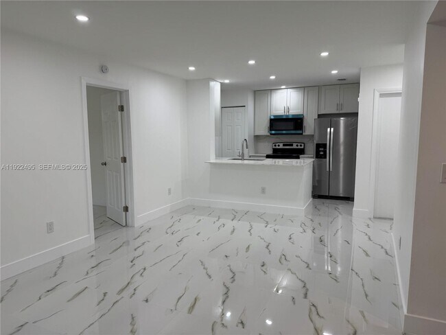 Building Photo - 9726 Hammocks Blvd