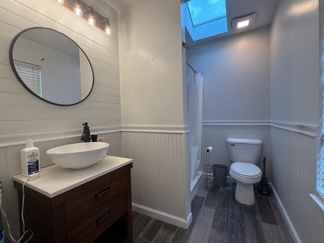 Building Photo - 2026 Rob Way