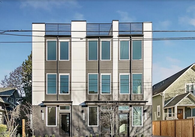 Building Photo - Modern 3B/2Ba Light & Bright Ballard Townhome!