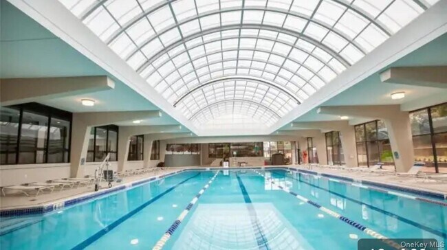 Building Photo - One Bay Club Dr
