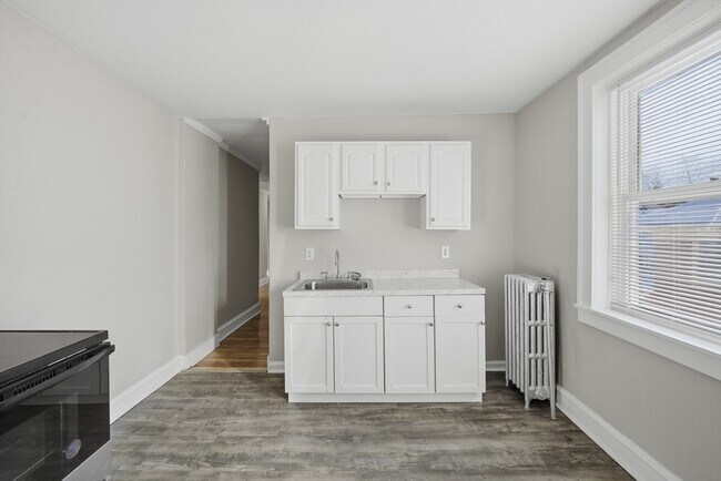 Building Photo - 62 Warner St