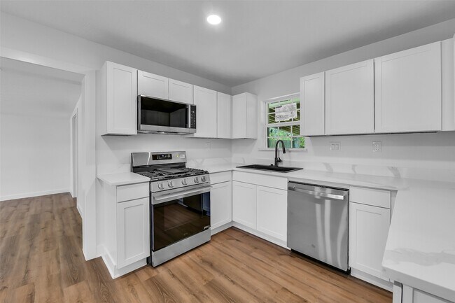 Building Photo - 1913 41st Ave N