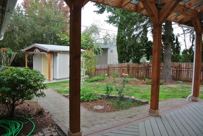 Building Photo - Spacious 4 bedroom 2 bath Home in North Al...