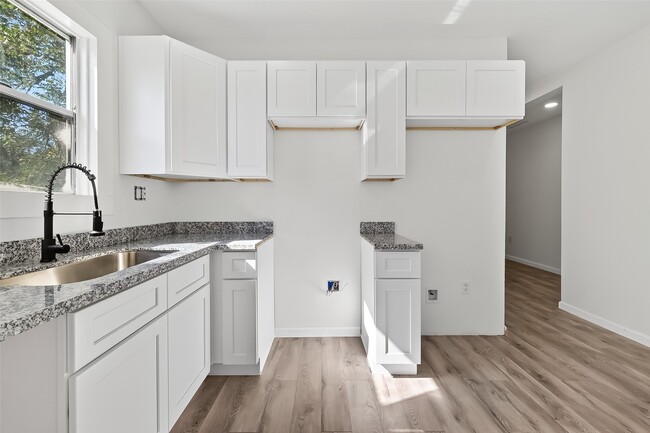 Building Photo - 301 E 3rd St