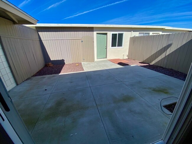 Private Patio - 81 W Fiesta Grn