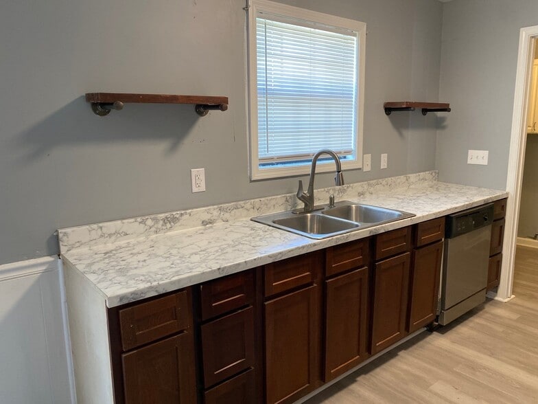 Building Photo - 87 Hillshire Dr