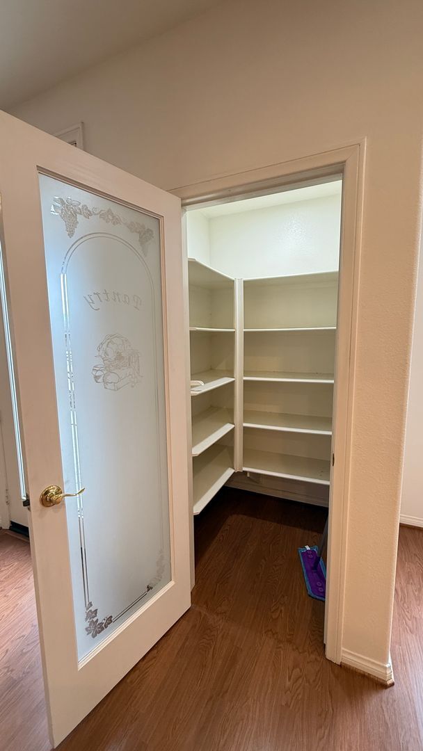 Building Photo - Spacious 4-Bedroom 3.5-Bath with Bonus Den...