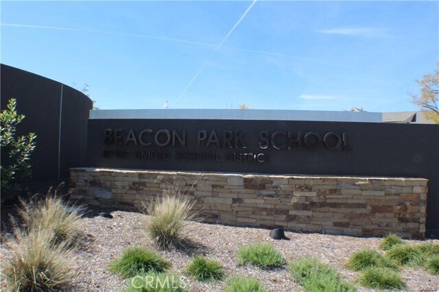 Building Photo - 140 Paramount