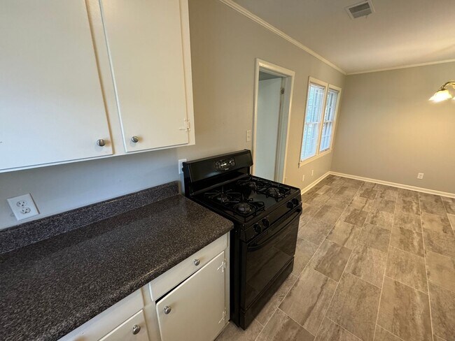 Building Photo - 2/2 Charming House in Garden Lakes $1,296