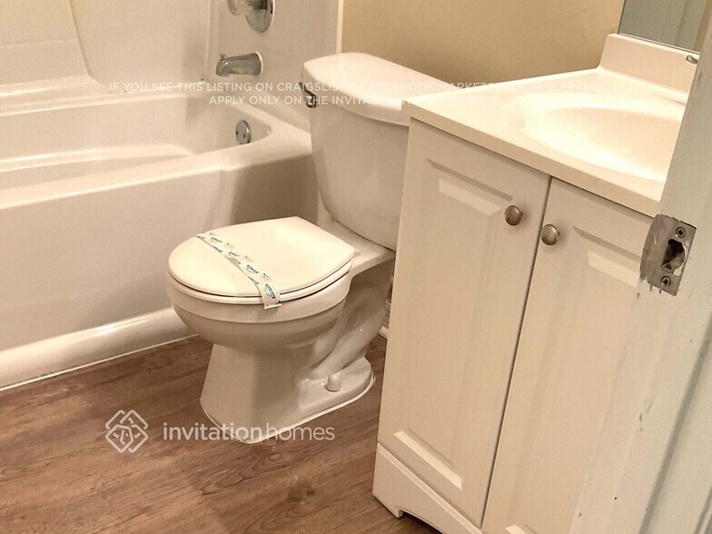 Building Photo - 1004 Turtle Creek Dr