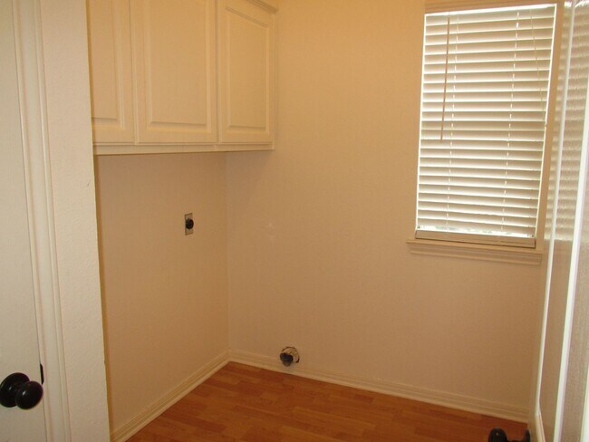 Building Photo - Elegant Two-Story Home in Lakeway