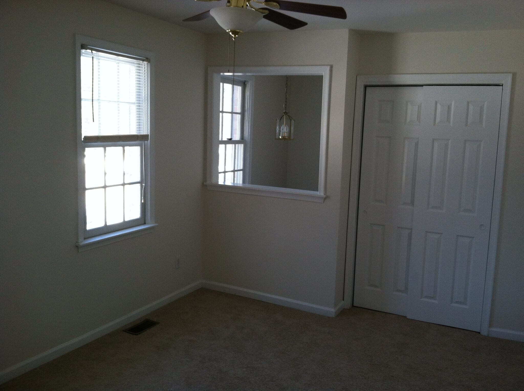 Building Photo - 406 Tinker Dr