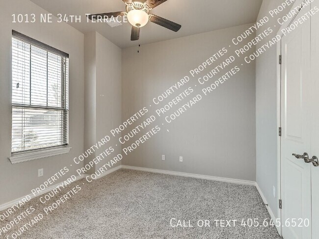 Building Photo - 1013 NE 34th Terr