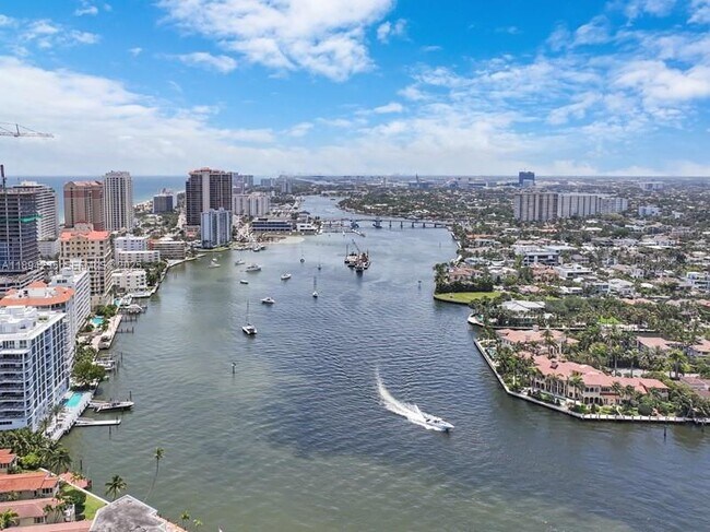 Building Photo - 3000 Riomar St