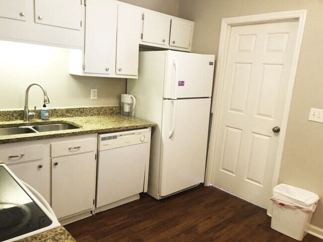 Building Photo - 1410 Dove Run Dr