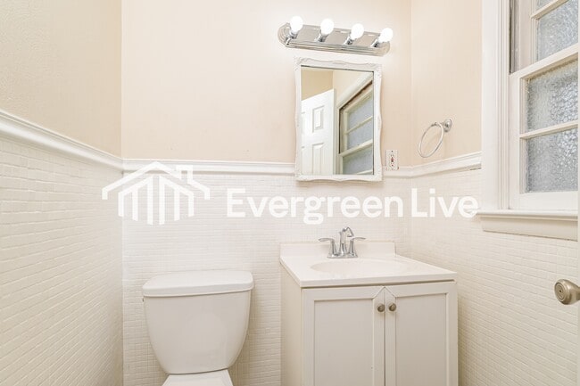 Building Photo - 380 S St Jacques St