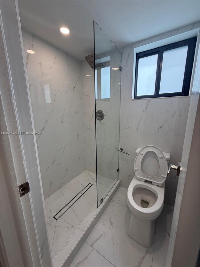 Building Photo - 100 SE 5th Ave