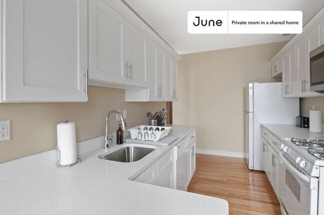 Building Photo - Room in Shared 4 bed/1 bath home in Allston