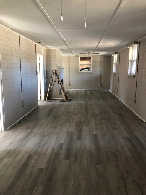 Building Photo - 742 Fairfield Rd