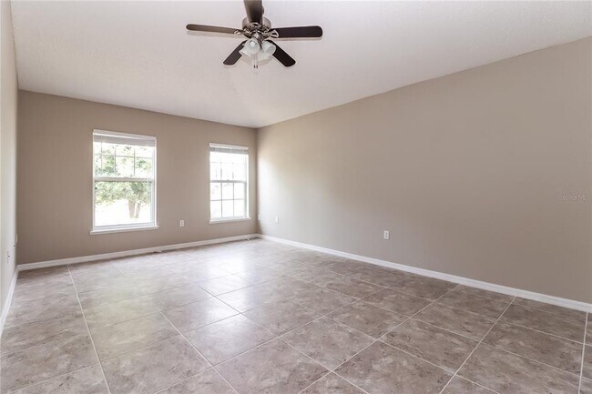 Building Photo - 927 Cambridge Ct