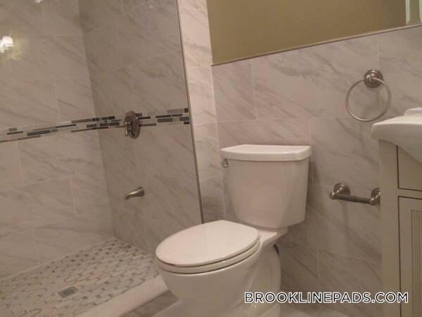 Building Photo - 1887 Beacon St