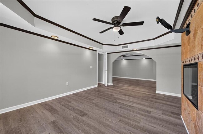 Building Photo - 437 Waterbury Way