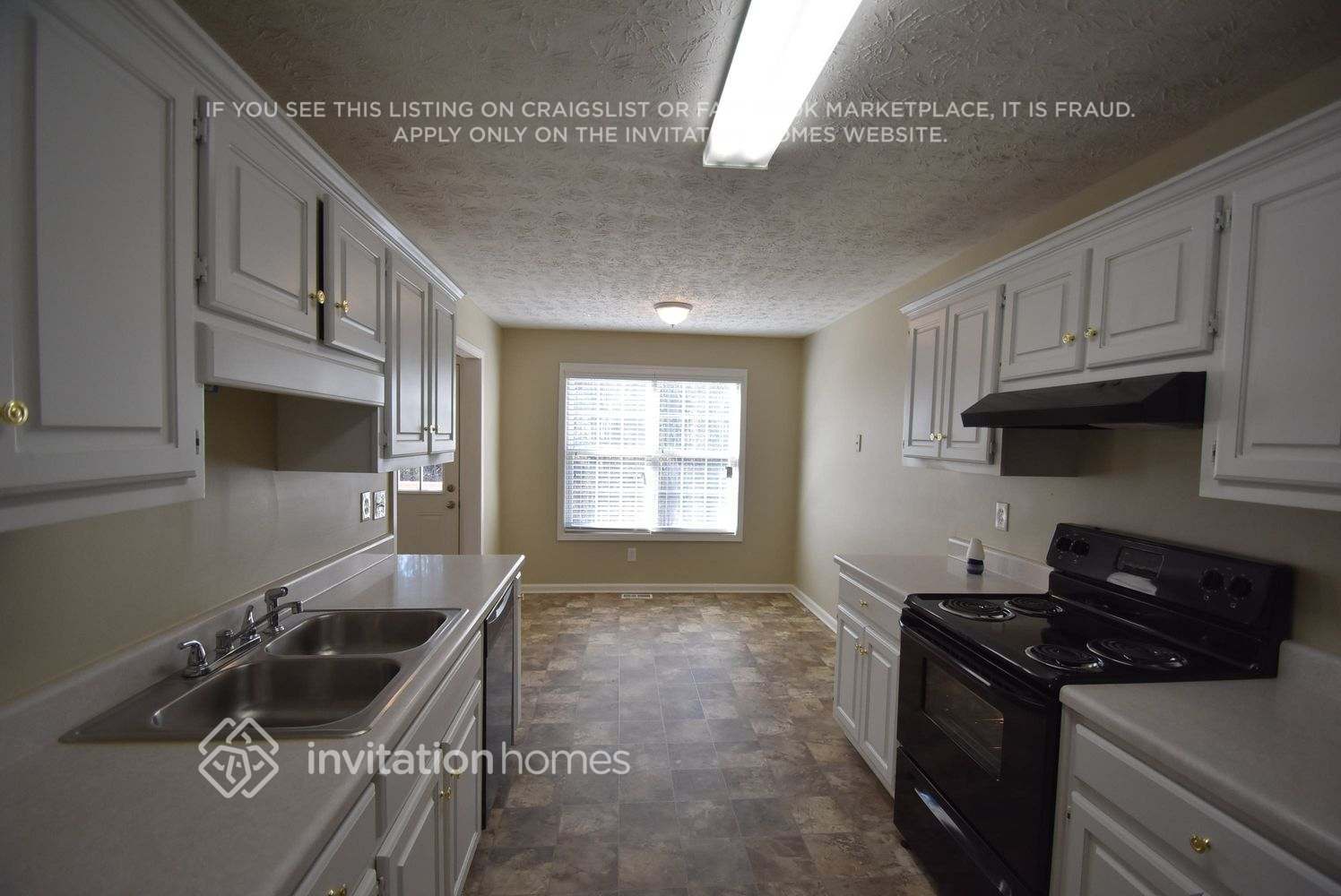 Building Photo - 1112 Summer Chase Dr