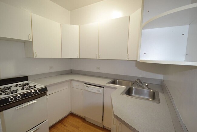 Building Photo - 4406 N Rockwell St