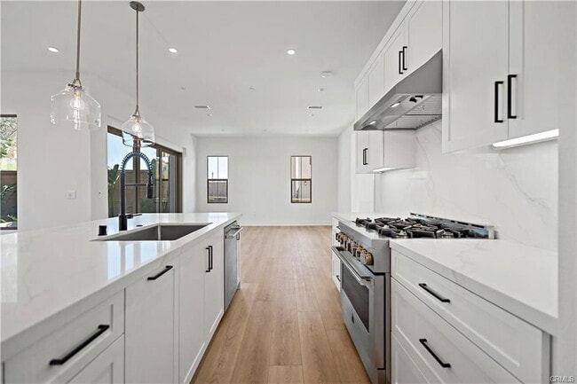 Building Photo - 123 AWNING