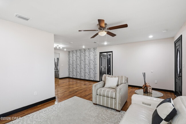 Building Photo - 1808 Chestnut Ave