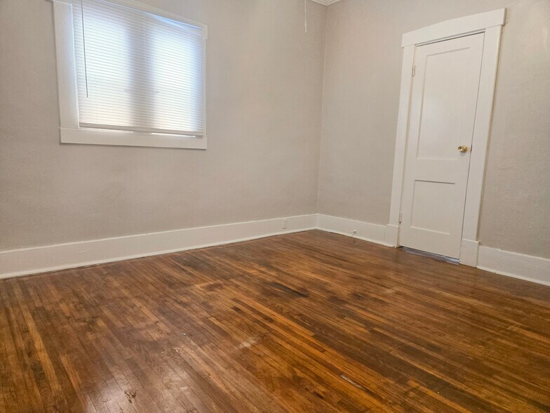 Building Photo - 1534 N Parkway