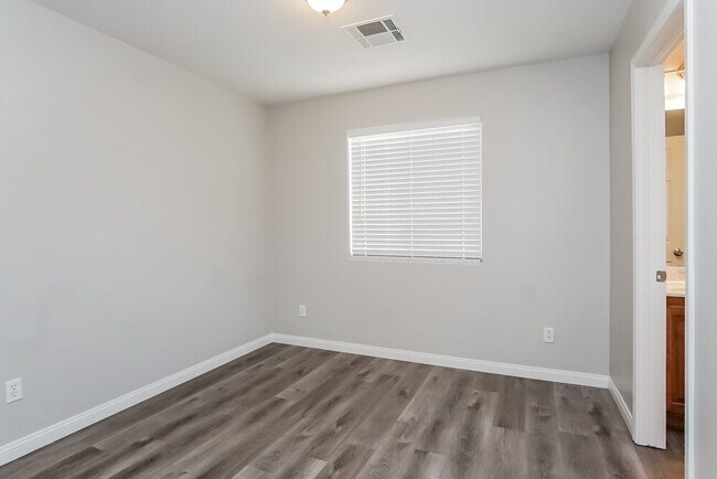 Building Photo - 8933 Jaquita Ave