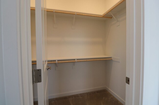 Building Photo - 1713 River Vis