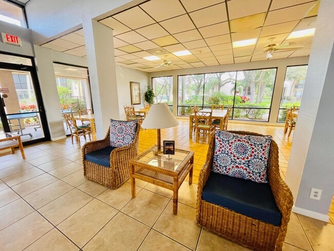 Building Photo - 2297 SW 15th St