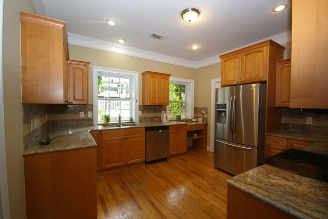 Primary Photo - 865 Virginia Cir NE