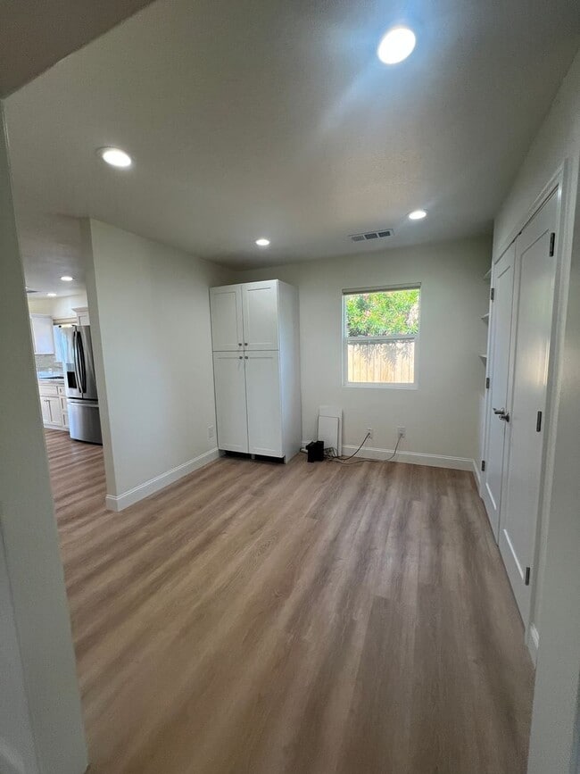Building Photo - Beautiful Updated West Redding Home!