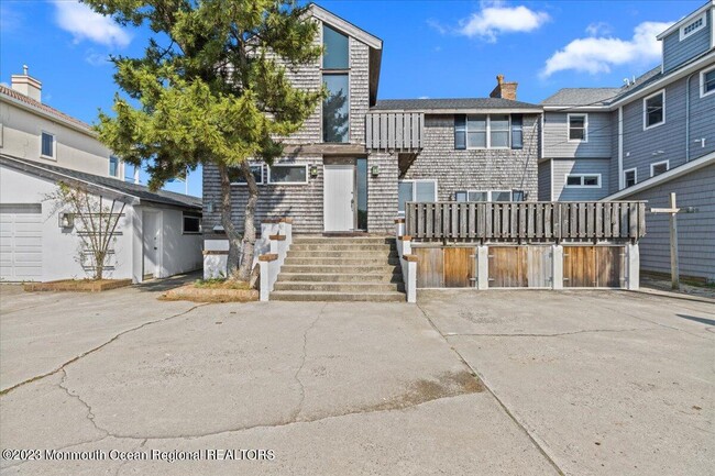 Building Photo - 1427 Ocean Front