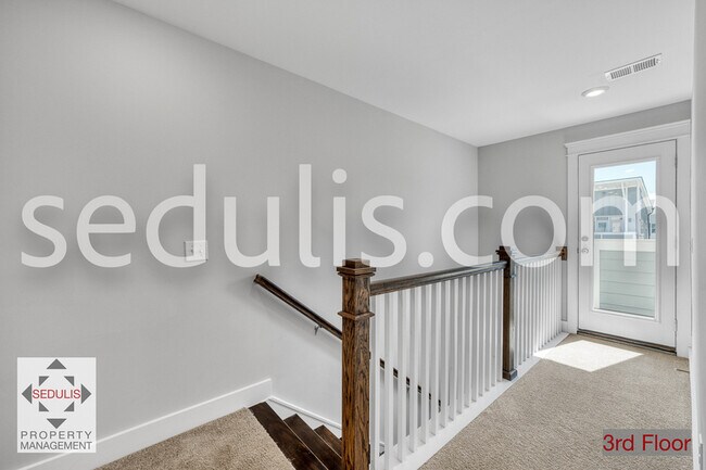 Building Photo - 4555 Mixson Ave