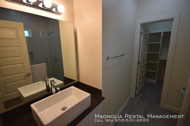 Building Photo - Medical Ridge Apartments