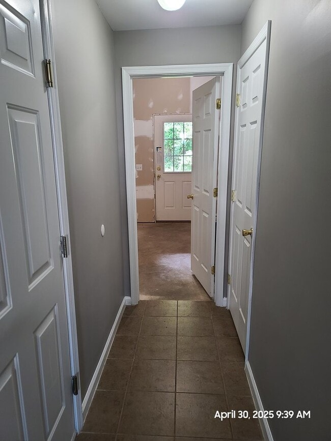 Building Photo - End Unit Town Home in Waynesboro, PA!